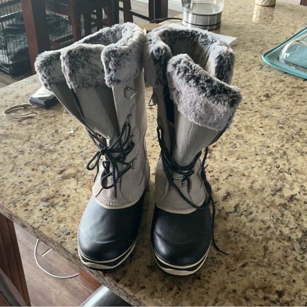 Khombu Emily Women’s Winter Boots